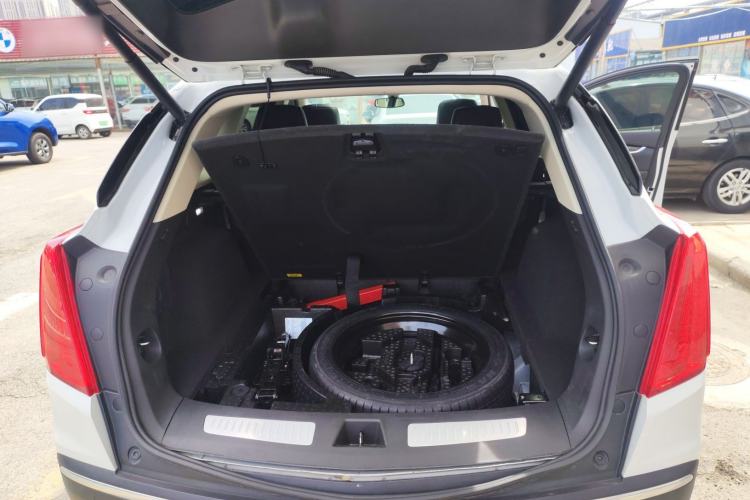 Used Cadillac XT5 2018 25T Luxury Model Trunk