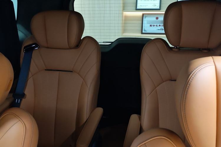 Used Geely Galaxy LEVC L380 2024 140-Degree 6-Seater All-Wheel-Drive Ultra