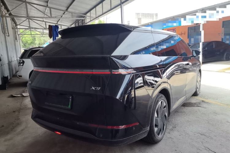 Used XPeng X9 2024 610 Long-Range Pro Rear Right 45 Deg