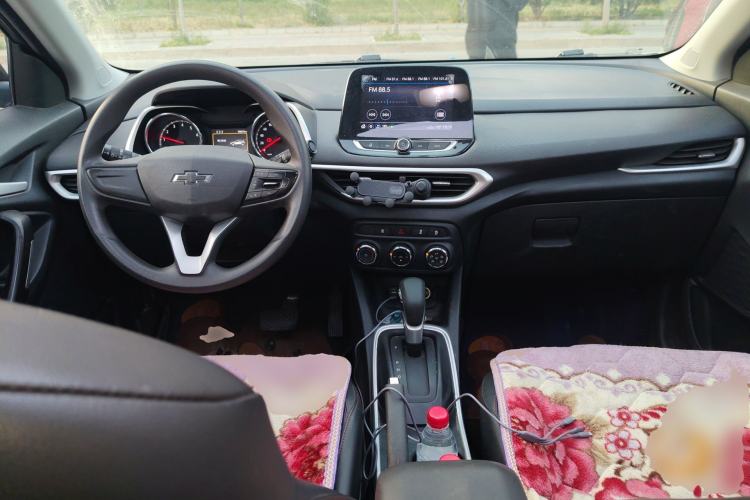 Used Chevrolet Trax 2019 Redline 325T Automatic Fun Edition China VI Standard Center Console