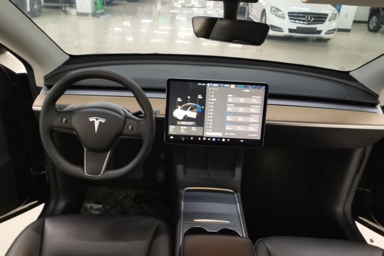 Used Tesla Model Y 2021 Long-Range All-Wheel-Drive Version
