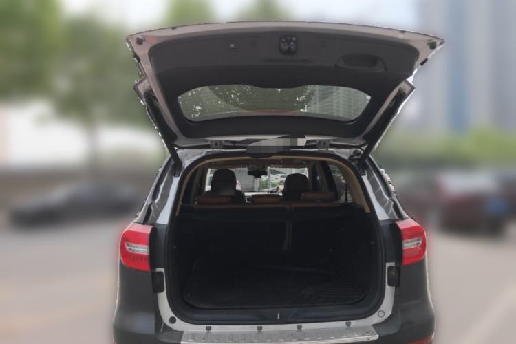 Used Haval H8 2015 2.0T Four-Wheel Drive Prestige Version Trunk