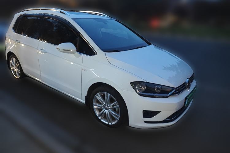 Used Volkswagen Golf Sportsvan 2016 280TSI Automatic Luxury Model Front Right 45 Deg