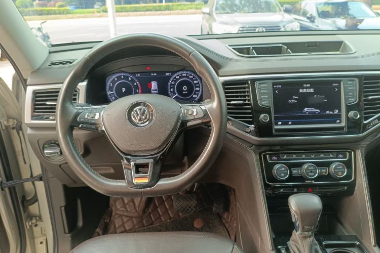 Used Volkswagen Teramont 2017 530 V6 Four-Wheel Drive Flagship Edition Center Console