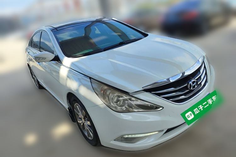 Used Hyundai Sonata 2014 2.0L Automatic Luxury Edition Front Right 45 Deg