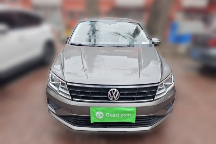 Used Volkswagen Jetta 2017 1.5L Manual Fashion Edition Front