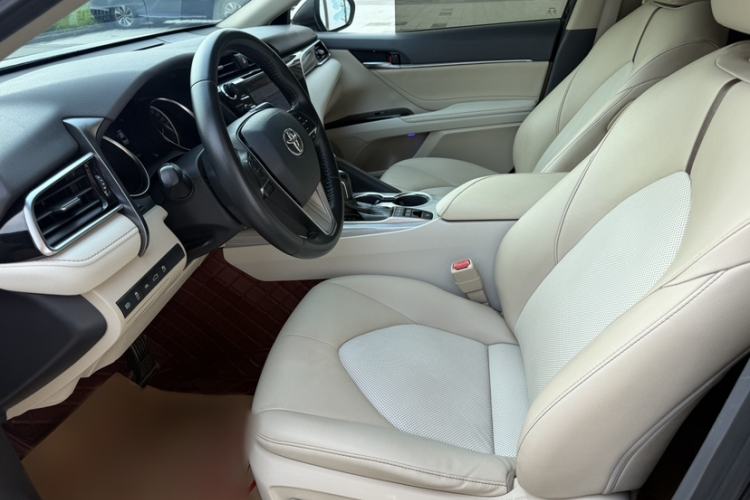 Used Toyota Camry 2018 Dual-Engine 2.5 HG Luxury Edition Interior 3