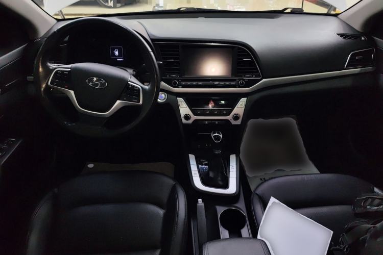 Used Hyundai Elantra (6th Generation / Lingdong) 2016 1.6L Automatic ZhiXuan · Luxury Version Center Console