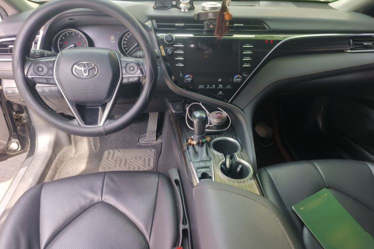 Used Toyota Camry 2018 2.5G Luxury Edition Center Console