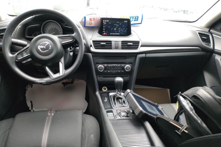 Used Mazda 3 Axela 2017 Hatchback 1.5L Automatic Luxury Model Emission Standard China V Center Console