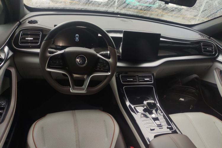 Used BYD Qin PLUS 2024 Honor Edition EV 510KM Leading Model Center Console