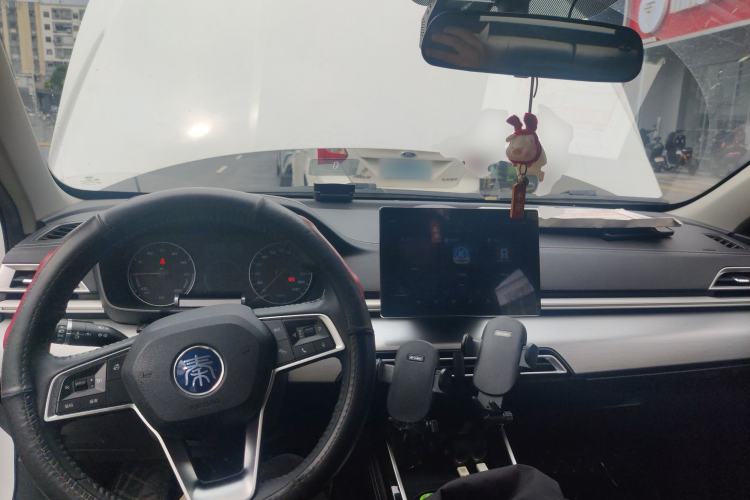 Used BYD Qin New Energy 2019 High-Range Deluxe Model Center Console