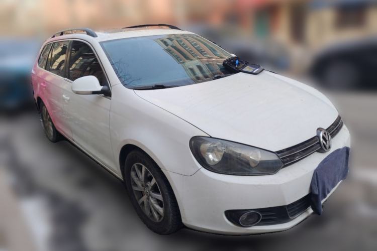 Used Volkswagen Golf 2011 1.4 TSI Comfort Travel Edition Front Right 45 Deg