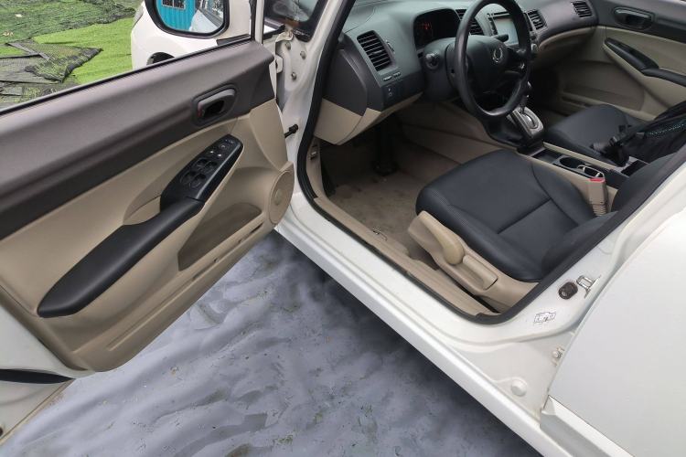 Used CIIMO 2015 1.8L Automatic Comfort Edition
