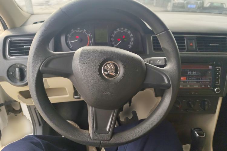 Used Skoda Rapid 2015 1.6L Automatic Smart Selection Model