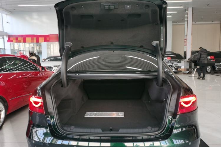 Used Jaguar XFL 2025 Model—2.0T P250, Two-Wheel Drive, Premium Luxury Edition
