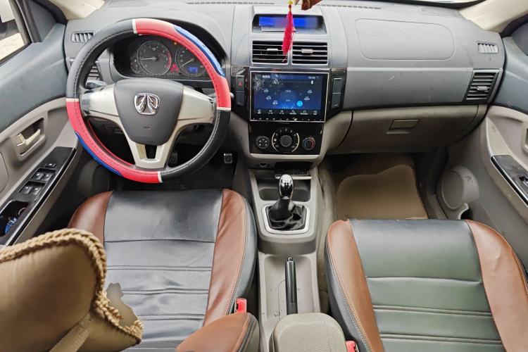 Used BAIC Weiwang M20 2014 1.5L practical type BJ415A Center Console