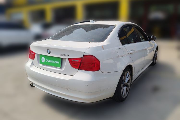 Used BMW 3 Series 2010 320i Luxury Model Rear Right 45 Deg