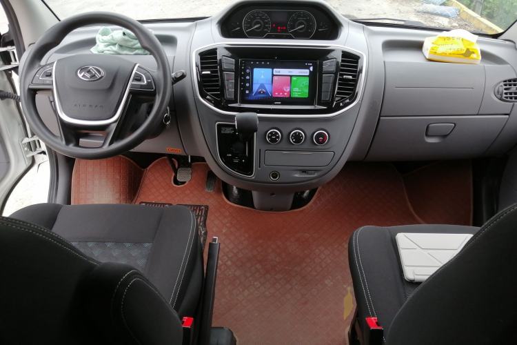 Used SAIC MAXUS Xintu V80 2023 2.0T AMT Classic Aoyuntong Power Version Short Wheelbase Mid-Roof Design 5/6 Seats