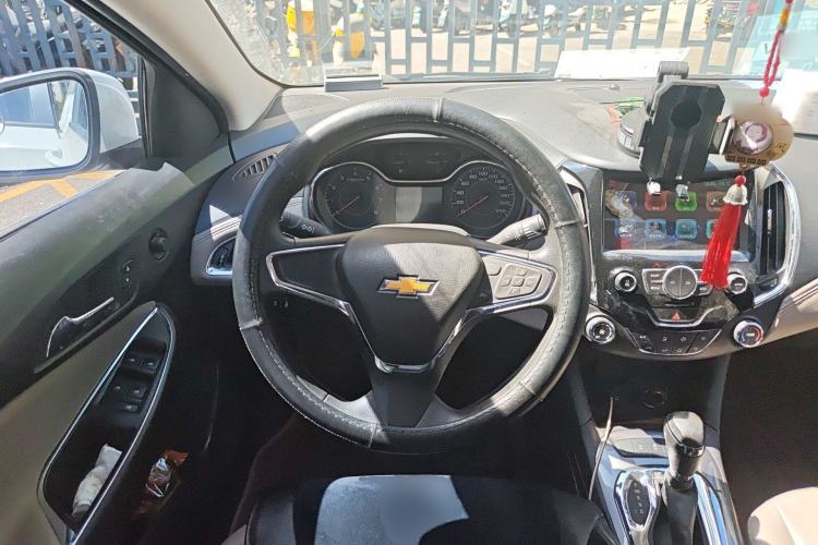 Used Chevrolet Cruze 2015 1.5L Automatic Luxury Edition Steering Wheel