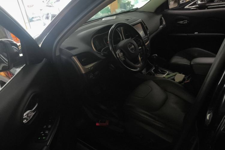 Used Jeep Cherokee 2017 2.0L Superior Edition