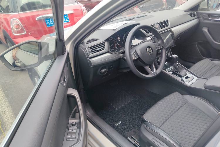 Used Skoda Superb 2016 TSI280 DSG Innovation Edition Driver Seat