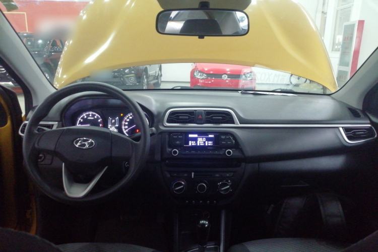 Used Hyundai Verna (older generation) 2017 1.4L Automatic YueXiang Edition China V-standard Center Console