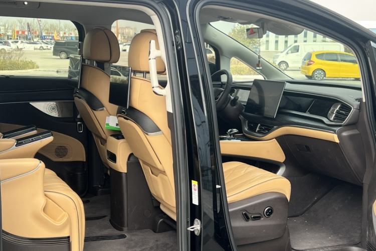 Used Denza D9 2024 DM-i 980 Four-Wheel Drive Prestige Model
