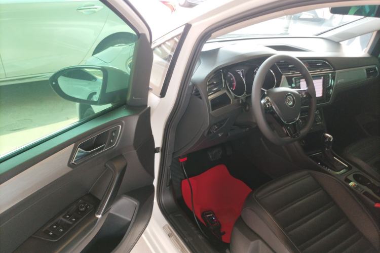 Used Volkswagen Touran 2018 Volkswagen Touran L 280TSI DSG Comfort Edition 7 Seats China VI Standard Driver Seat