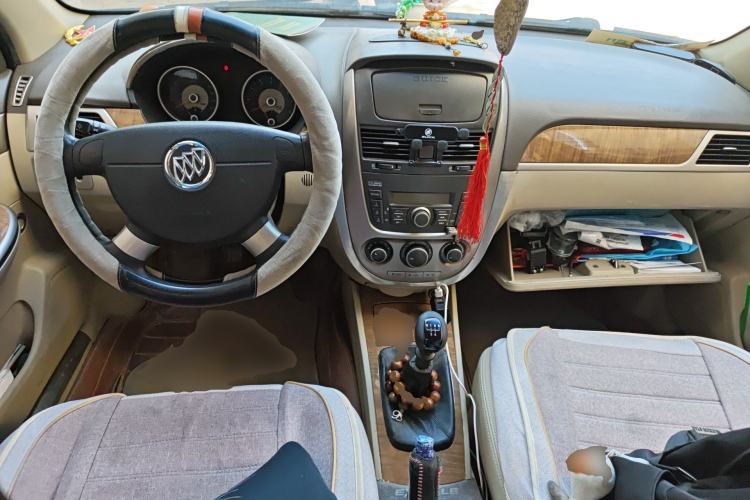 Used Buick Excelle 2015 1.5L Manual Luxury Model Center Console