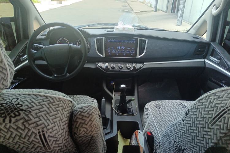 Used FORTHING Lingzhi 2023 M5 1.6L Practical Model 5 Seats Center Console