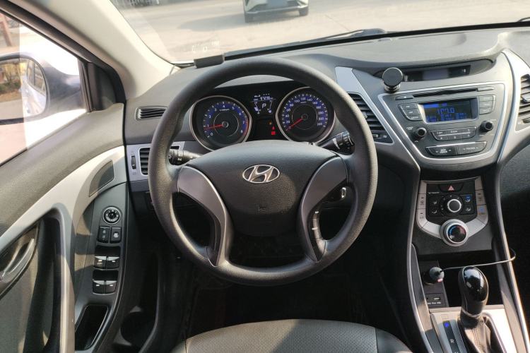 Used Hyundai Elantra (5th Generation / Langdong) 2016 1.6L Automatic Smart Version
