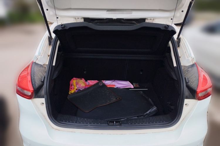 Used Ford Focus 2015 Hatchback EcoBoost 125 Automatic Supreme Style Edition Trunk