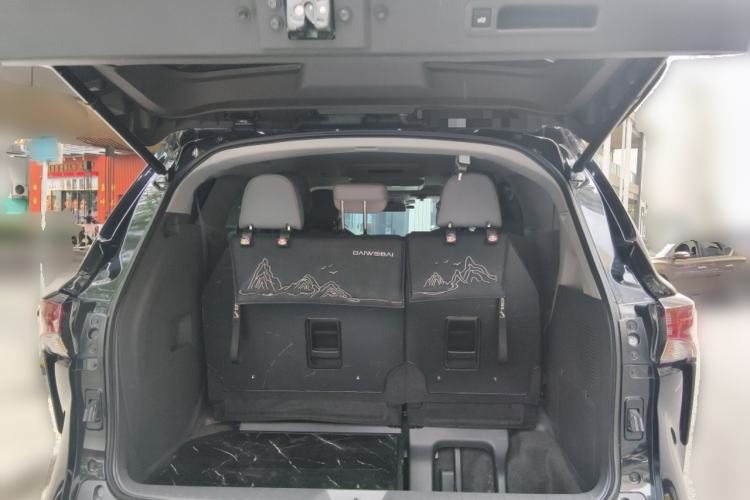 Used Toyota Granvia 2023 2.5L Hybrid Comfort Edition Trunk