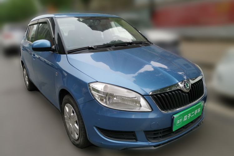 Used Skoda Fabia 2012 1.4L Manual Crystal Edition Front Right 45 Deg