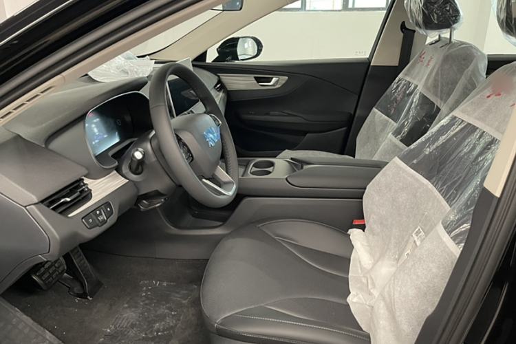 Used Hongqi E-QM5 2025 500km Range Commuter Version