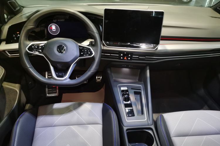 Used Volkswagen Golf 2025 300TSI R-Line
