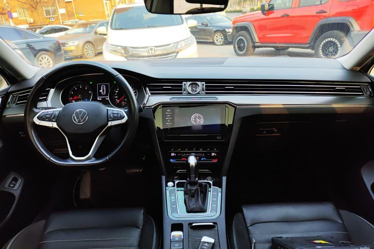 Used Volkswagen Magotan 2020 330TSI DSG Leading Model Center Console