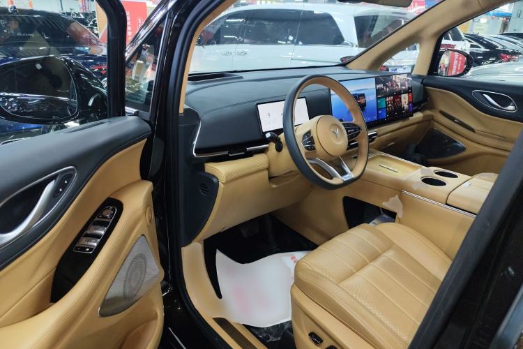 Used VOYAH Dream 2025 PHEV Four-Wheel-Drive Flagship Kunpeng Edition
