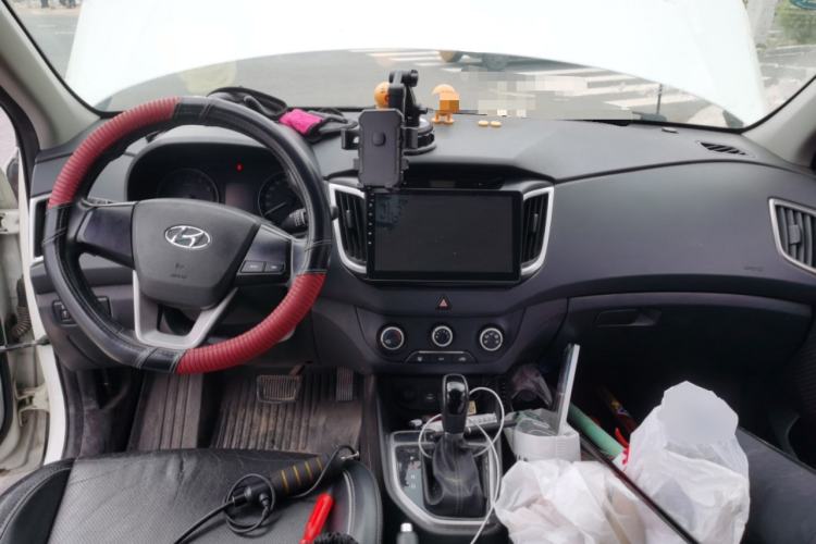 Used Hyundai ix25 2015 1.6L Automatic Two-Wheel Drive Smart GLS Trim Center Console