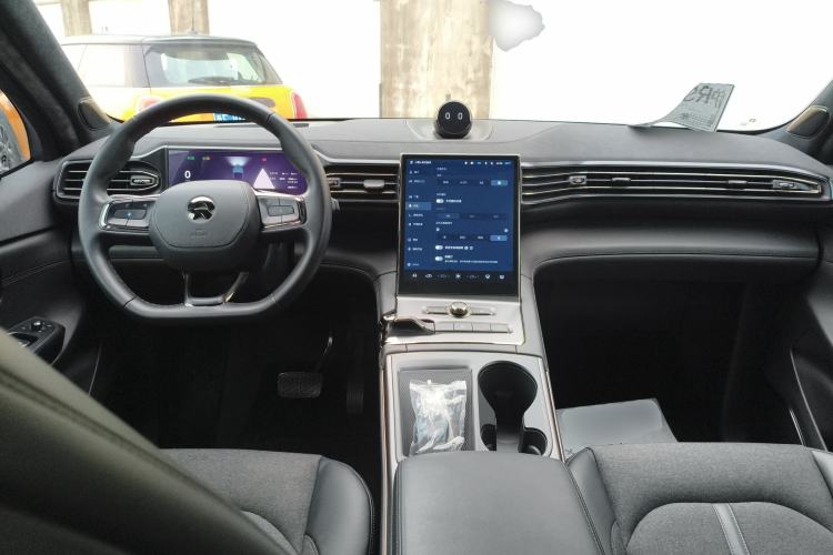 Used Nio EC6 2020 605 km Sport Edition Center Console