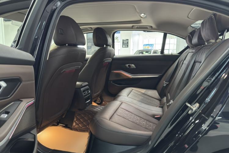 Used BMW i3 2023 eDrive 40 L Midnight Edition Interior 3