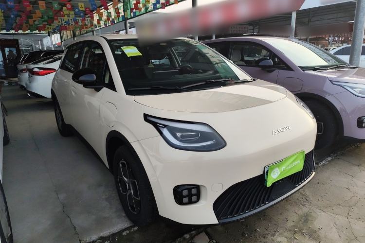 Used AION UT 2025 330 Starlight Edition Front Right 45 Deg