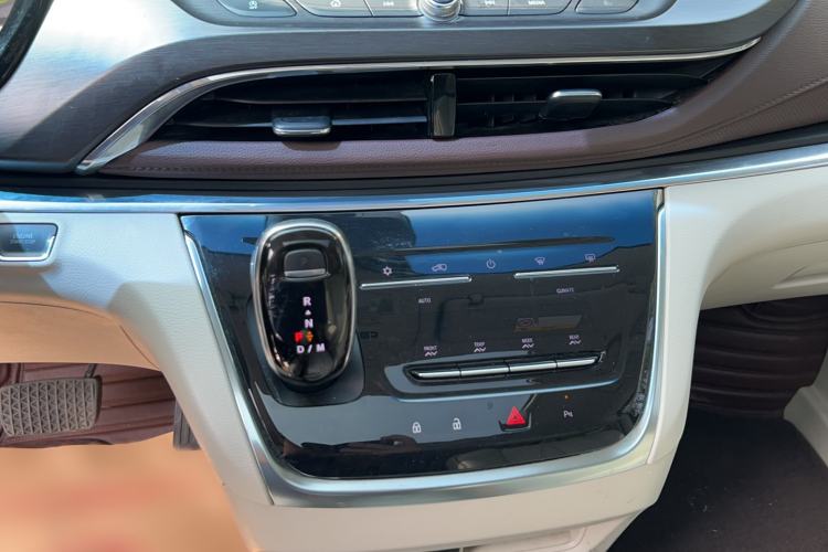 Used Buick GL8 2021 Land Cruiser Executive Class 652T Luxury Model Gear Lever