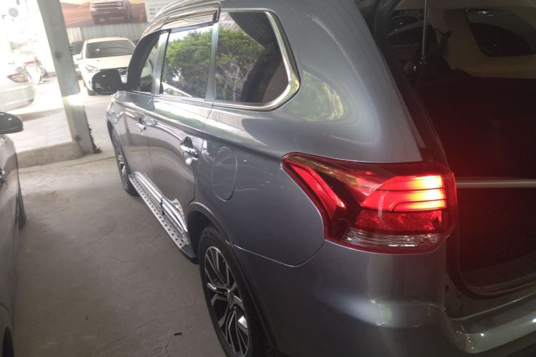 Used Mitsubishi Outlander 2016 2.4L 4x4 Elite Edition 5 Seats Exterior 2