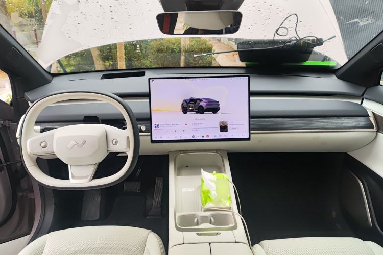 Used ONVO L60 2024 60 kWh Rear-Drive Version Center Console