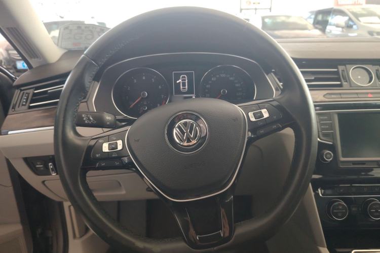 Used Volkswagen Magotan 2017 330TSI DSG Luxury Model