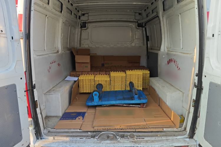 Used SAIC MAXUS Xintu V80 2021 2.0T Manual Classic City Delivery King Short Wheelbase Mid-Roof Design 3 Seats