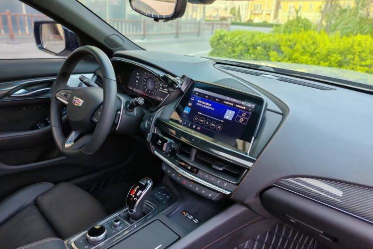 Used Cadillac CT5 2023 28T Platinum Edition Interior 4