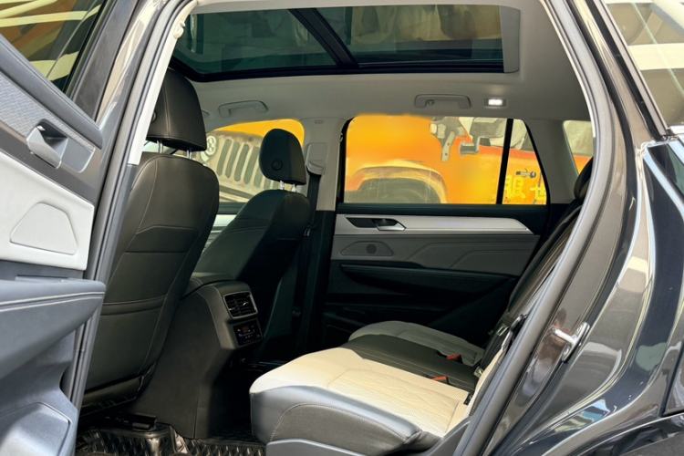 Used Volkswagen Tavendor 2023 380TSI Four-Wheel Drive R-Line Cruise Edition Interior 4